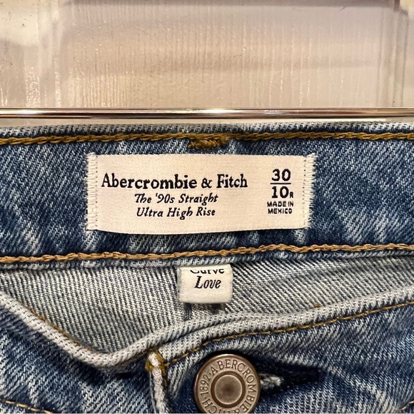 Abercrombie and Fitch 90s Straight Ultra High Rise Curve Love Jeans Size 30 / 10 - Picture 4 of 5